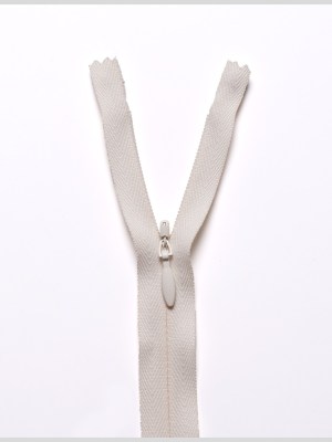 Invisible Zipper 9″ by YKK – 122 Warm Brown Invisible Zipper 9″ by YKK – 122 Warm Brown