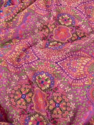 Sustainable Viscose Crepe – Pink Paisley – Amsterdam Market Print – Mood Exclusive Gisele Collection Sustainable Viscose Crepe – Pink Paisley – Amsterdam Market Print – Mood Exclusive Gisele Collection
