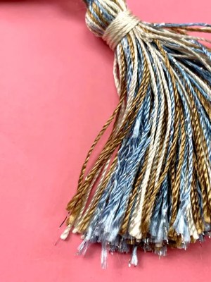 Dazzleâ„¢ 8wt Rayon with Metallic Thread Dazzleâ„¢ – Ecru – DZ7102 Dazzleâ„¢ 8wt Rayon with Metallic Thread Dazzleâ„¢ – Ecru – DZ7102