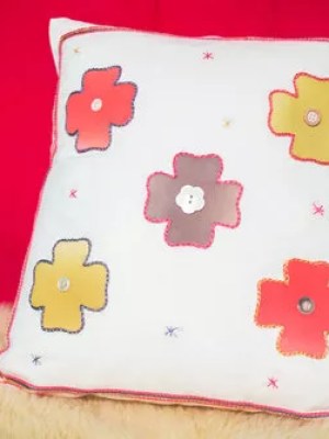 Sue Spargo Razzleâ„¢ 8wt Rayon Thread SSRZ1106 – Raspberry Wine Sue Spargo Razzleâ„¢ 8wt Rayon Thread SSRZ1106 – Raspberry Wine