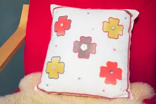 Sue Spargo Razzle™ 8wt Rayon Thread SSRZ1106 – Raspberry Wine Sue Spargo Razzle™ 8wt Rayon Thread SSRZ1106 – Raspberry Wine