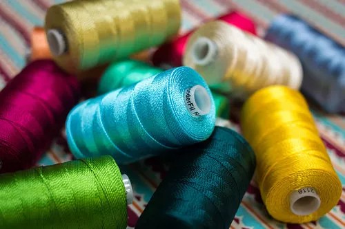 Razzleâ„¢ - 8wt Rayon Thread Razzleâ„¢ Collection