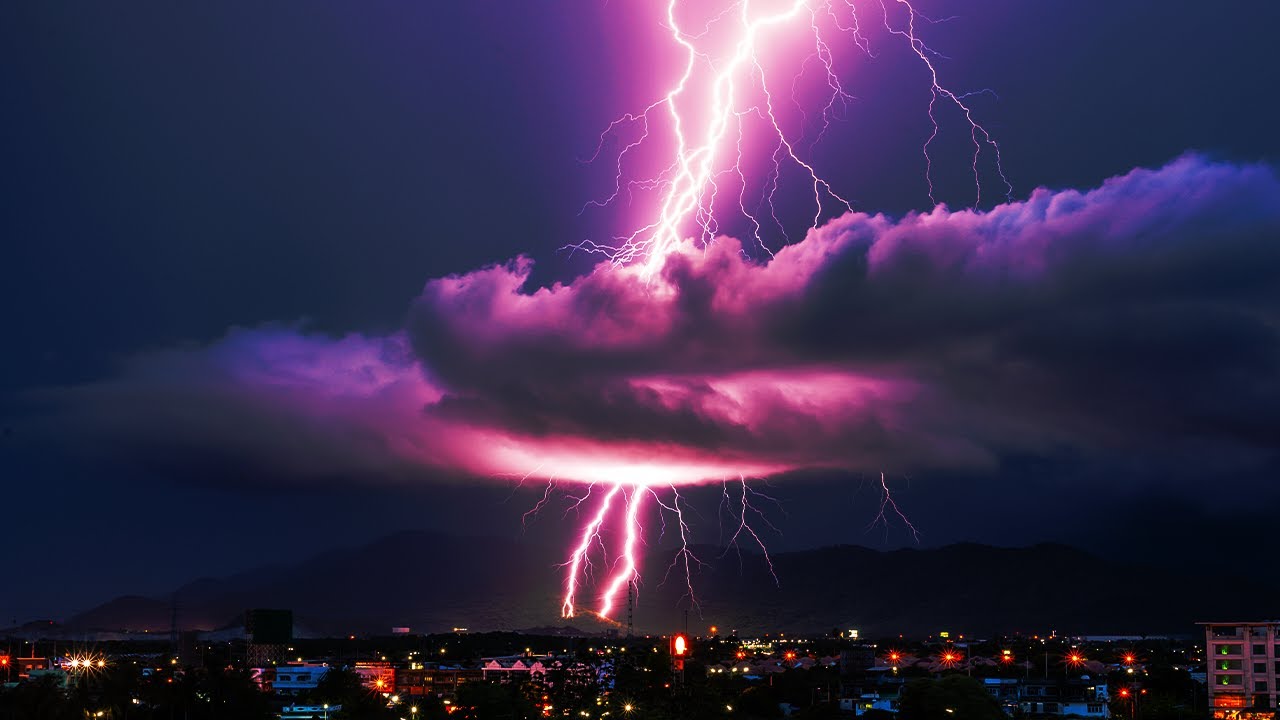 スーパーボルト: 超高エネルギー光線で最大 1000 倍明るい スーパーボルト: 超高エネルギー光線で最大 1000 倍明るい