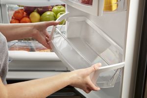 Compartimentos ajustables en la puerta para galones