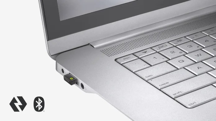 Receptor USB Logi Bolt conectado a un portátil