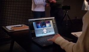Integrasi PC AI Lenovo dan Perangkat Lunak AI (Source: YouTube Channel Lenovo) Integrasi PC AI Lenovo dan Perangkat Lunak AI (Source: YouTube Channel Lenovo)
