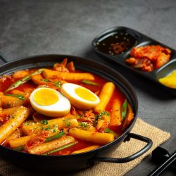 Resep Topokki Korea: Sajian Pedas yang Menggugah Selera Resep Topokki Korea: Sajian Pedas yang Menggugah Selera