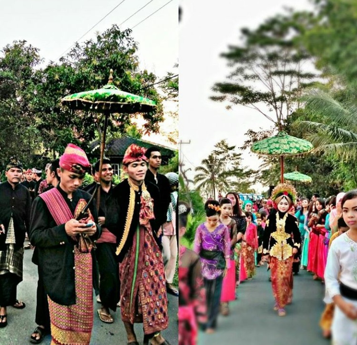 Upacara Adat Nyongkolan Dan Arak-arakan Unik Pengantin Upacara Adat Nyongkolan Dan Arak-arakan Unik Pengantin