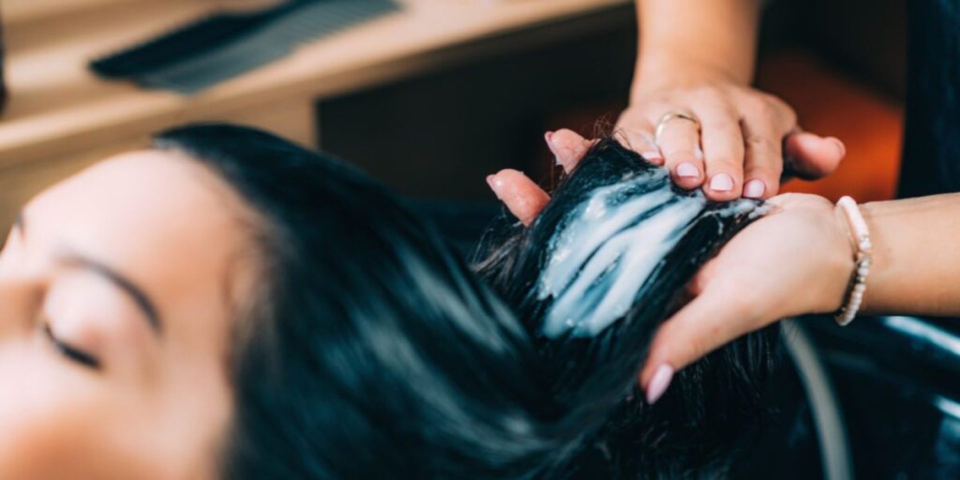 What Are the Benefits of Using a Leave-In Conditioner? What Are the Benefits of Using a Leave-In Conditioner?