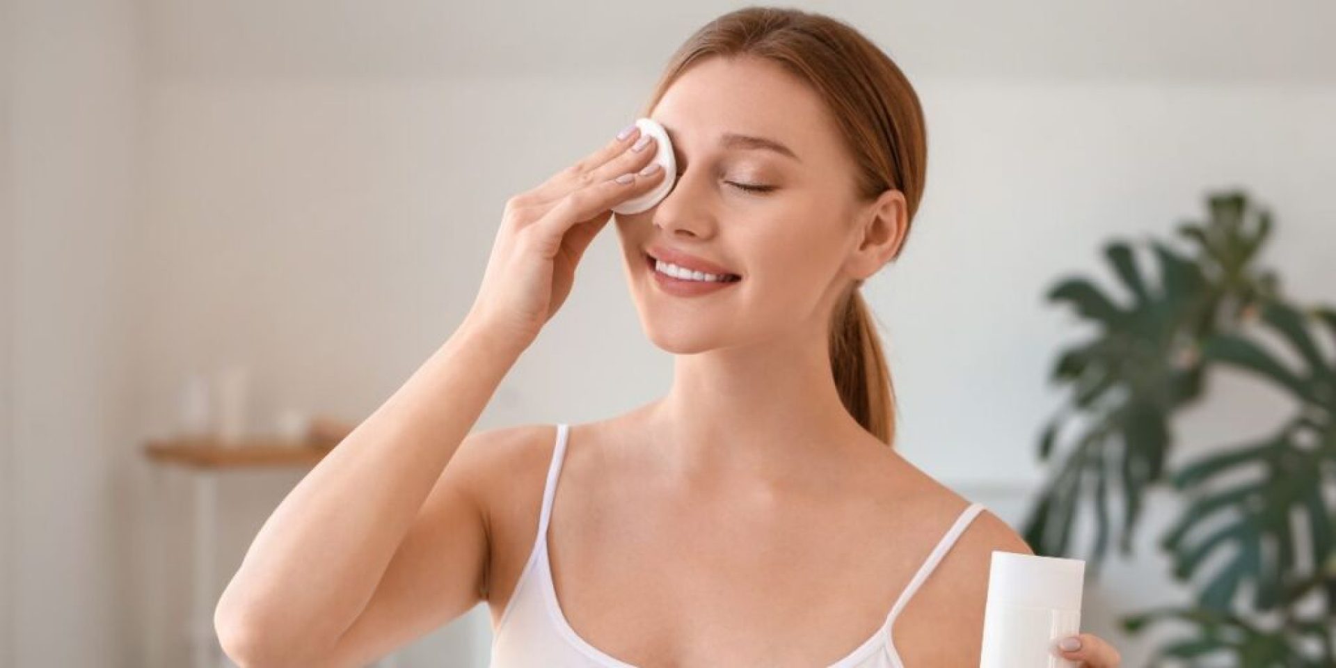 How to Properly Remove Makeup Without Damaging Your Skin How to Properly Remove Makeup Without Damaging Your Skin