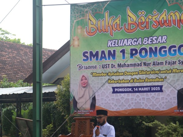 Kegiatan Berbagi Takjil dan Pengajian di SMAN 1 Ponggok: Menebar Kebaikan di Bulan Ramadan Kegiatan Berbagi Takjil dan Pengajian di SMAN 1 Ponggok: Menebar Kebaikan di Bulan Ramadan