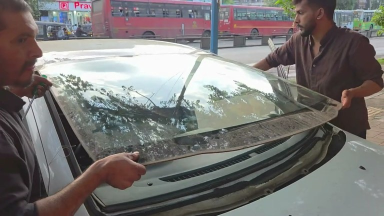 Maruti Suzuki Ciaz Front Windshield Replacement in 25 Minutes Maruti Suzuki Ciaz Front Windshield Replacement in 25 Minutes