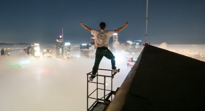 Climbing a 750ft. Crane in Fog (Los Angeles) (RAW) Climbing a 750ft. Crane in Fog (Los Angeles) (RAW)