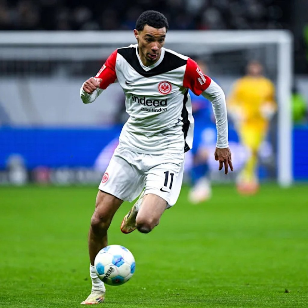 Report: Chelsea and Liverpool goal Bundesliga star after standout season