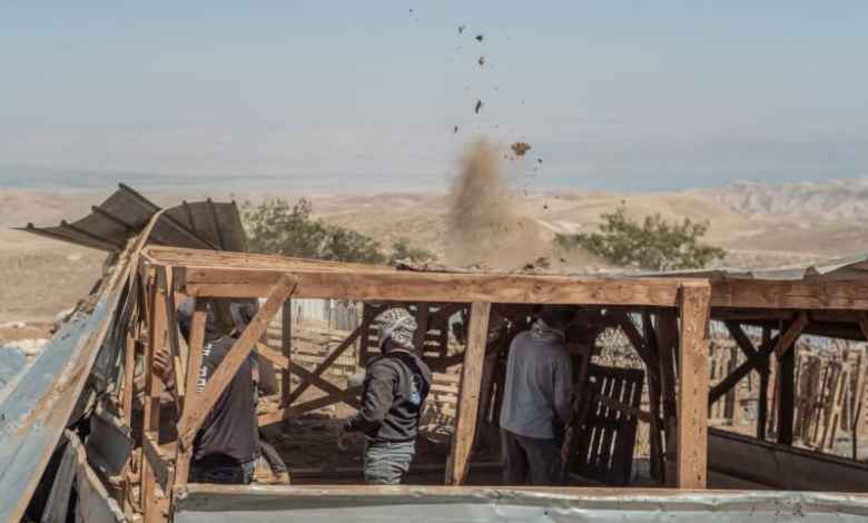 Israeli settlers attack villages in the West Bank, several injured Israeli settlers attack villages in the West Bank, several injured