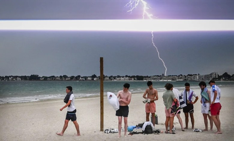 Paris lashed out with 70 mph gusts as it was burning 99 degrees in a fierce thunderstorm Paris lashed out with 70 mph gusts as it was burning 99 degrees in a fierce thunderstorm