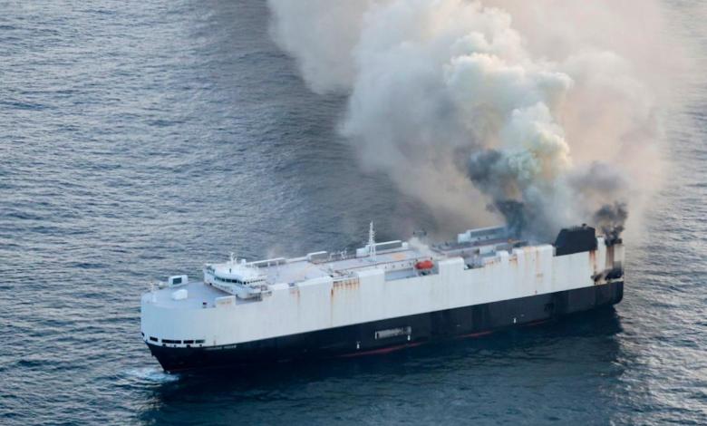 Freight ship carrying new vehicles to the Mexican sewer several weeks after the fire Freight ship carrying new vehicles to the Mexican sewer several weeks after the fire