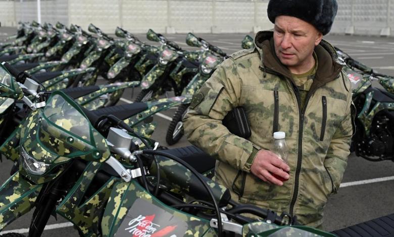 Russian soldiers are replacing tanks with motorcycles Russian soldiers are replacing tanks with motorcycles