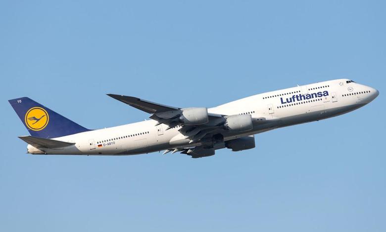 After the pilot fainted in the cockpit, passenger jet carrying 200 flies, no pilot, no pilot: Report After the pilot fainted in the cockpit, passenger jet carrying 200 flies, no pilot, no pilot: Report