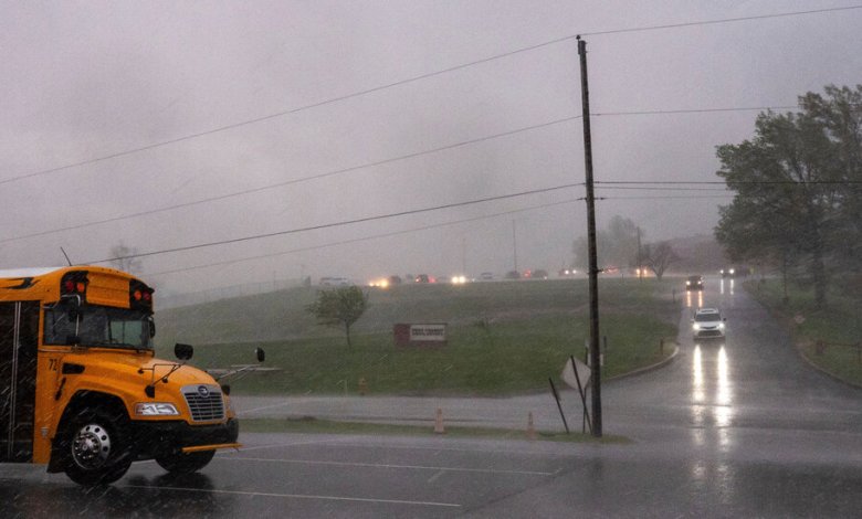In the Northeast, the United States and Canada, storms leave thousands without electricity In the Northeast, the United States and Canada, storms leave thousands without electricity