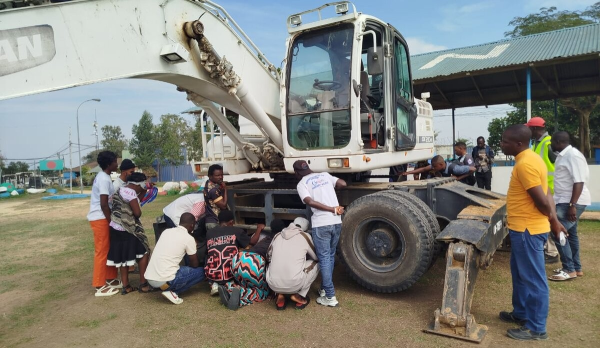 Democratic Republic of the Congo – Bunia: Peacekeepers train 35 youth in operating excavators Democratic Republic of the Congo – Bunia: Peacekeepers train 35 youth in operating excavators