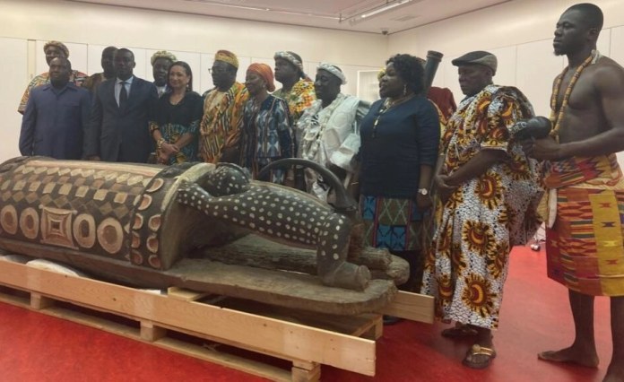 Cote d’Ivoire: France Hands Stolen Colonial-Era ‘Talking Drum’ Back to Côte d’Ivoire Cote d’Ivoire: France Hands Stolen Colonial-Era ‘Talking Drum’ Back to Côte d’Ivoire