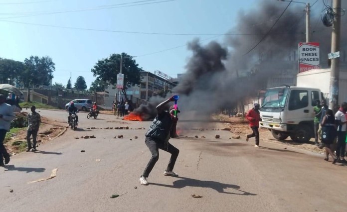 Kenya: Injured Female CopRescued by Nairobi Gen Z Protesters Kenya: Injured Female CopRescued by Nairobi Gen Z Protesters