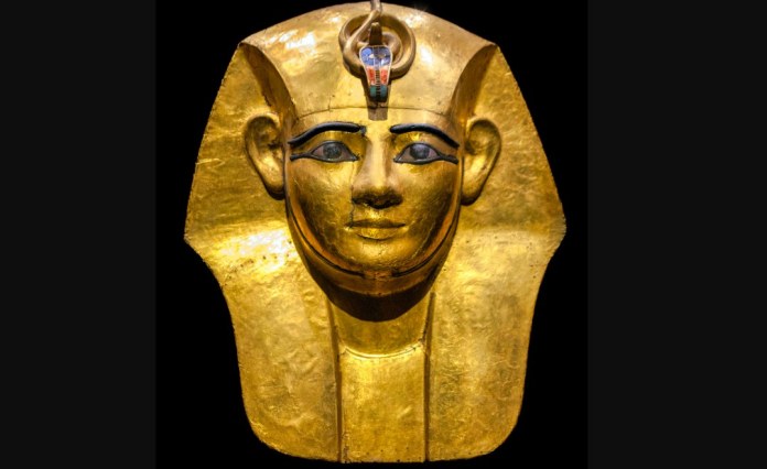 Egyptians Outraged After 3,000-Year-Old Pharaoh’s Bracelet Stolen and Melted for Gold Egyptians Outraged After 3,000-Year-Old Pharaoh’s Bracelet Stolen and Melted for Gold