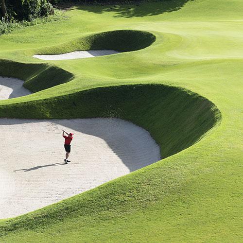 Mastering the Course: Understanding Fairway vs. Greenside Bunkers! Mastering the Course: Understanding Fairway vs. Greenside Bunkers!