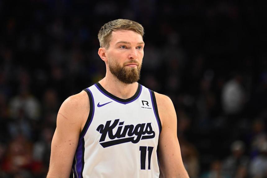 Kings C Domantas Sabonis leaves game vs. Rockets with apparent left hamstring injury Kings C Domantas Sabonis leaves game vs. Rockets with apparent left hamstring injury