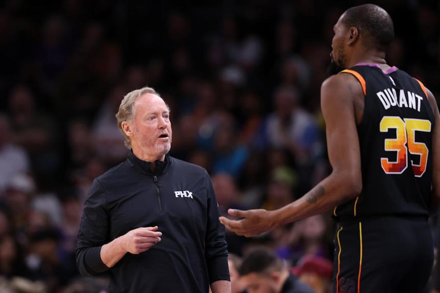 Kevin Durant, coach Mike Budenholzer seen briefly feuding on sideline before Suns’ comeback win over Clippers Kevin Durant, coach Mike Budenholzer seen briefly feuding on sideline before Suns’ comeback win over Clippers