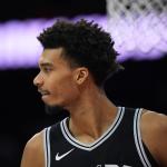 Why Victor Wembanyama’s scary diagnosis is different than the one Chris Bosh faced Why Victor Wembanyama’s scary diagnosis is different than the one Chris Bosh faced