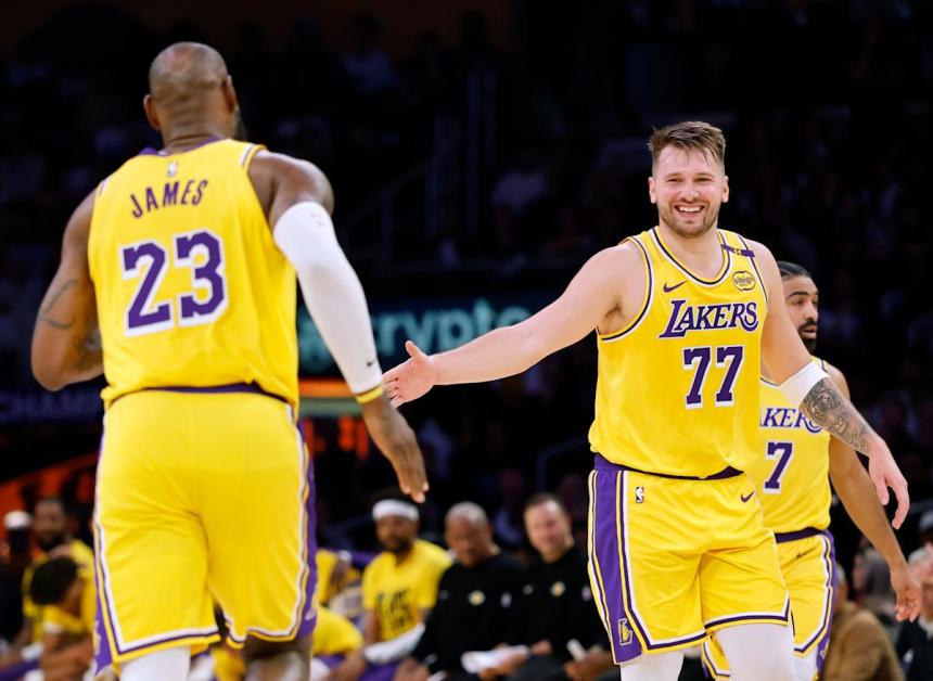 Luka Dončić’s off shooting night doesn’t matter as LeBron James scores 33, Lakers win 4th straight Luka Dončić’s off shooting night doesn’t matter as LeBron James scores 33, Lakers win 4th straight