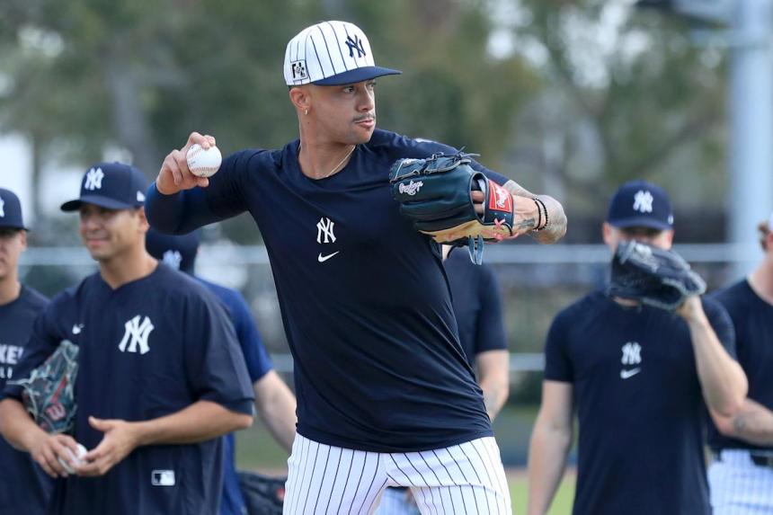 Devin Williams sneaks some forbidden beard into Yankees team photo Devin Williams sneaks some forbidden beard into Yankees team photo
