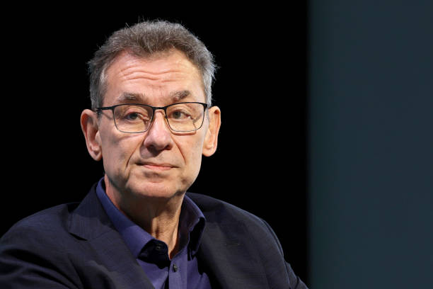 Pfizer CEO touts China’s ‘dramatic velocity’ in biopharma, requires U.S. collaboration Pfizer CEO touts China’s ‘dramatic velocity’ in biopharma, requires U.S. collaboration