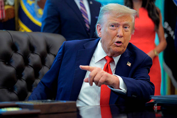 Trump warns of 200% tariff on China over uncommon earths, touts Boeing jets as leverage (BA:NYSE) Trump warns of 200% tariff on China over uncommon earths, touts Boeing jets as leverage (BA:NYSE)