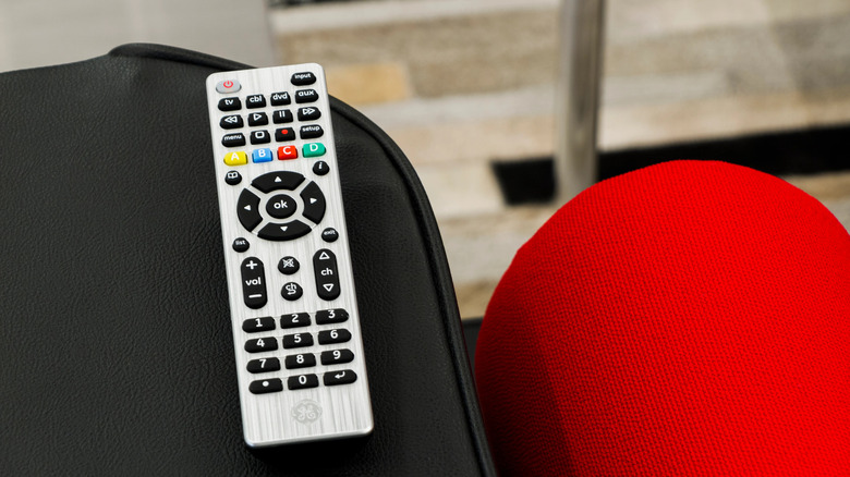 Programming a GE Universal Remote Without Codes Programming a GE Universal Remote Without Codes