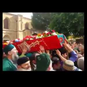 Janaza of Sultan al-Awliya Mawlana Shaykh Nazim al-Haqqani ق Janaza of Sultan al-Awliya Mawlana Shaykh Nazim al-Haqqani ق