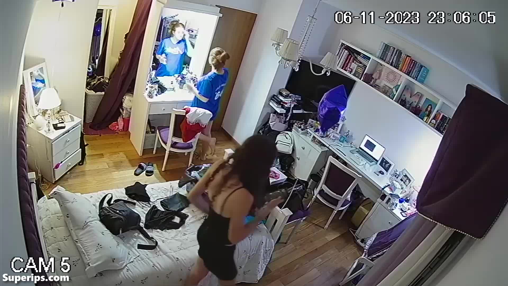 IPCAM – British teenage sisters change clothes together IPCAM – British teenage sisters change clothes together