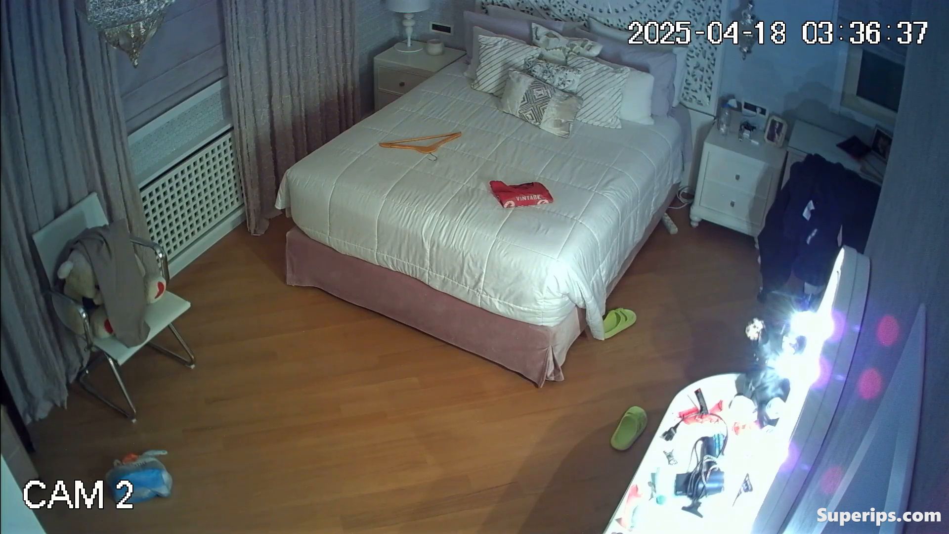 IPCAM – British college girl completely naked IPCAM – British college girl completely naked