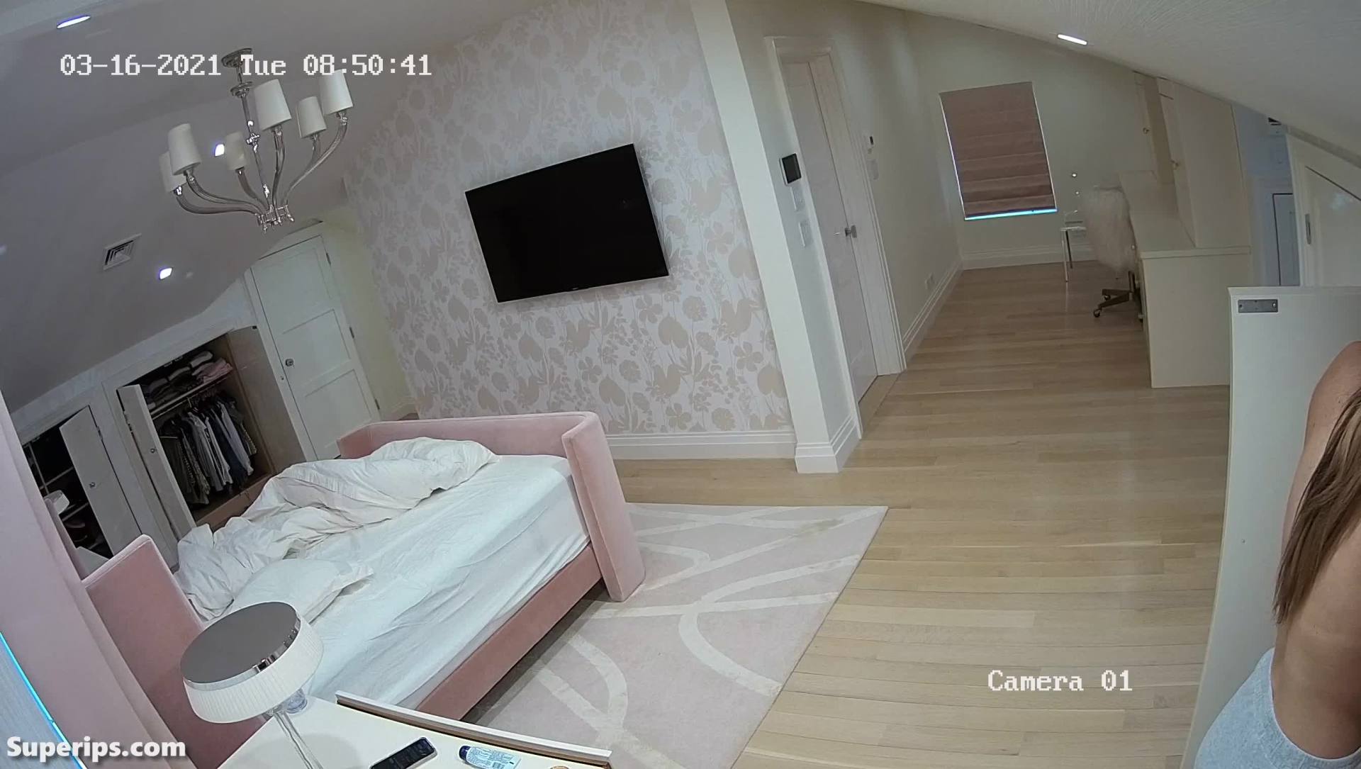 IPCAM – Rich German teen gets dressed in her room IPCAM – Rich German teen gets dressed in her room