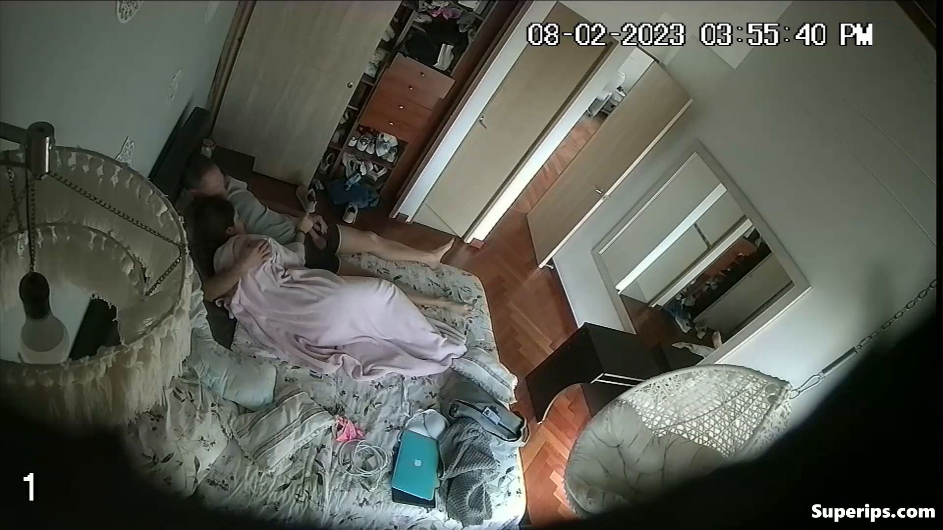 IPCAM – Teenage stepdaughter gives her dad a handjob IPCAM – Teenage stepdaughter gives her dad a handjob