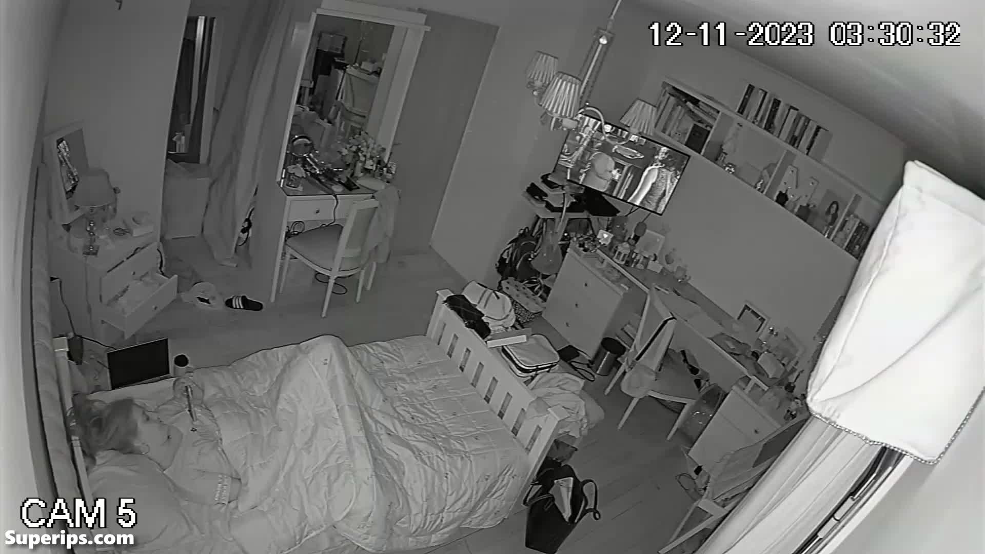 IPCAM – Redhead teenager watches porn while fingering her pussy IPCAM – Redhead teenager watches porn while fingering her pussy