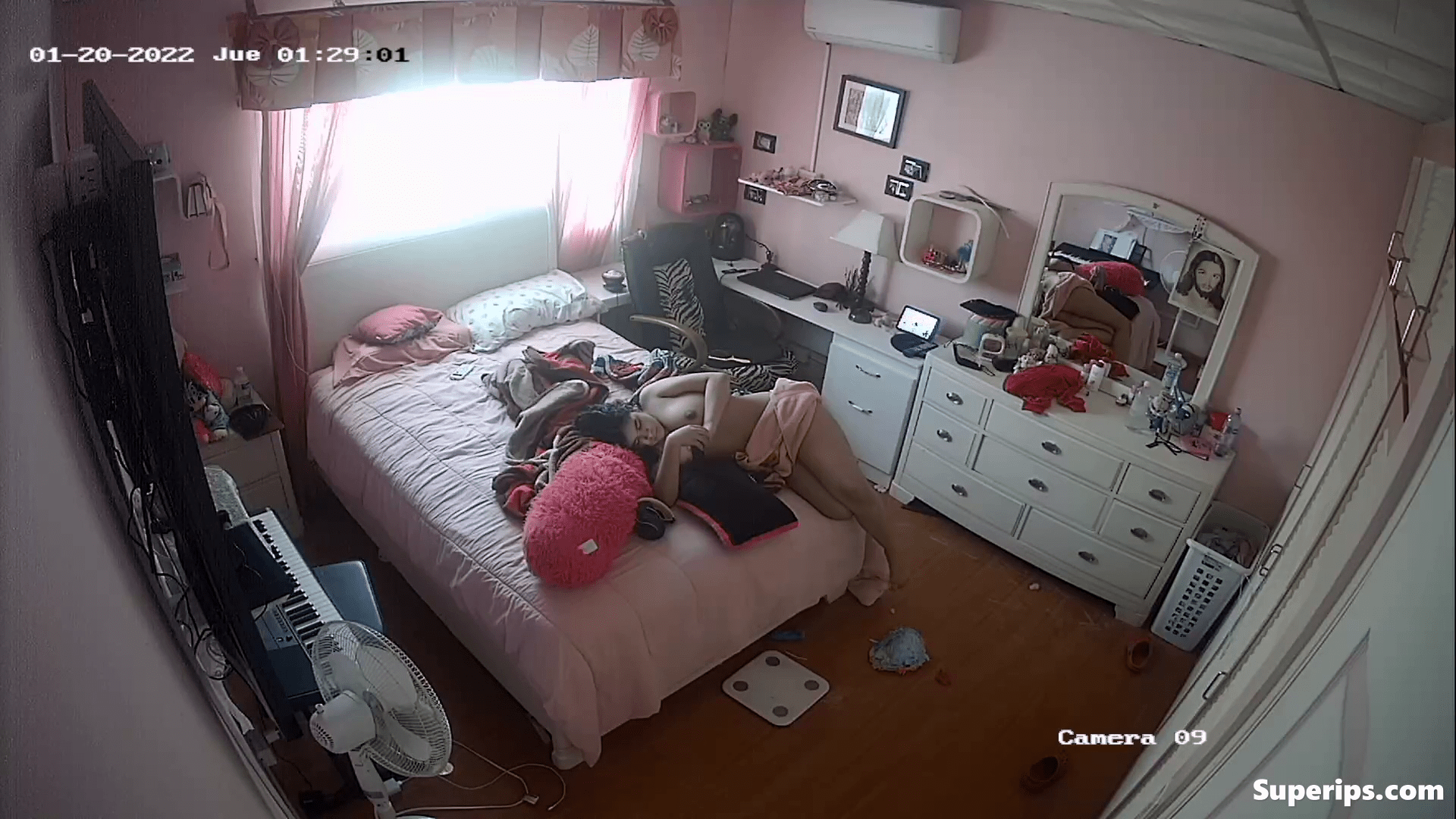 IPCAM – A busty Latina girl gets dressed in her room. You can see how this young brunette girl enters her room to then lie on the bed naked, showing her huge tits, and then start to dress slowly in front of the mirror. IPCAM – A busty Latina girl gets dressed in her room. You can see how this young brunette girl enters her room to then lie on the bed naked, showing her huge tits, and then start to dress slowly in front of the mirror.