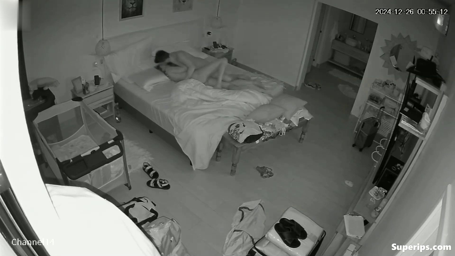 IPCAM – Italian MILF mom gets fucked in her bed IPCAM – Italian MILF mom gets fucked in her bed