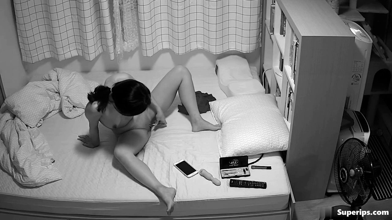 IPCAM – Japanese college girl masturbates on her bed IPCAM – Japanese college girl masturbates on her bed
