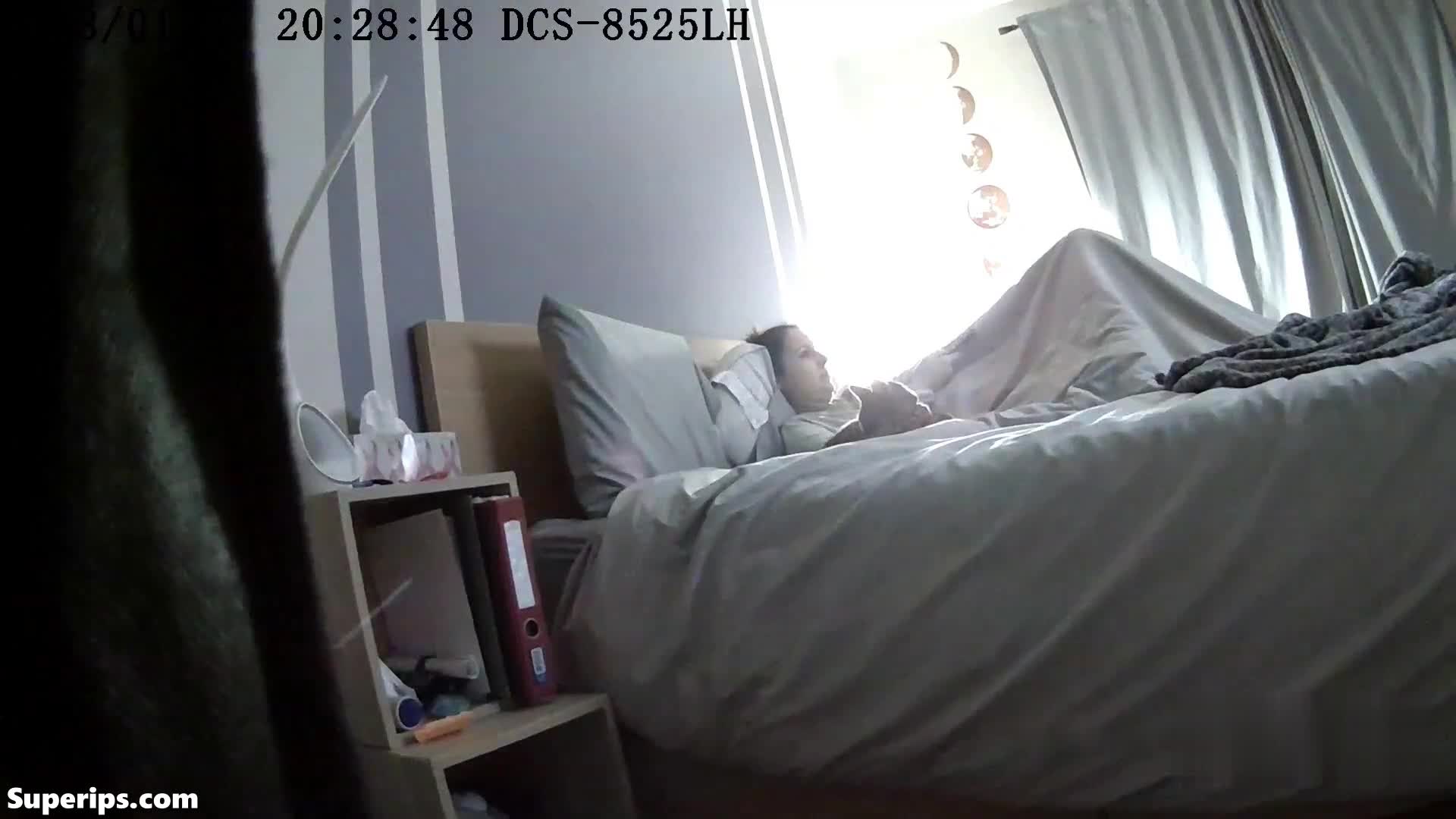 IPCAM – American mom penetrates herself with a dildo IPCAM – American mom penetrates herself with a dildo