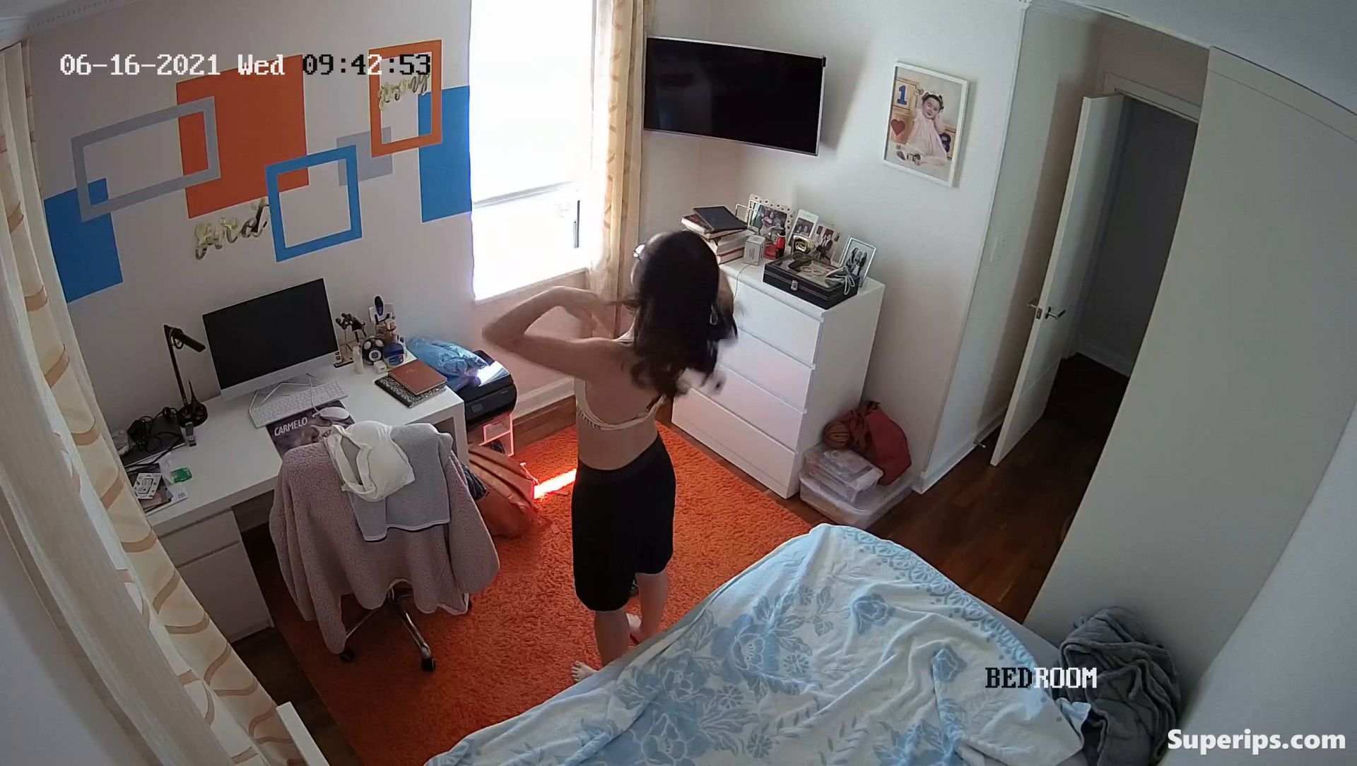 IPCAM – American nerdy girl changes her underwear IPCAM – American nerdy girl changes her underwear