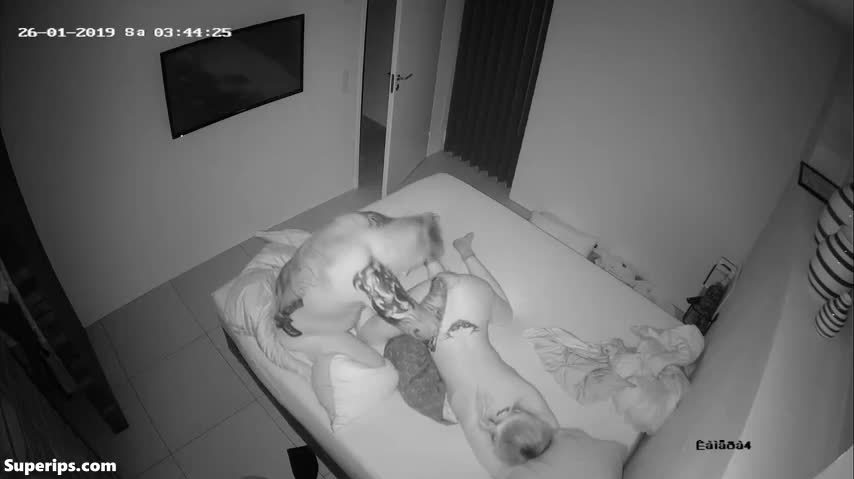 IPCAM – Married tattooed Americans fuck in their bed IPCAM – Married tattooed Americans fuck in their bed