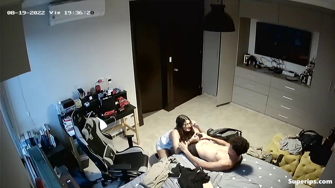 IPCAM – Petite teenage girl and her boyfriend IPCAM – Petite teenage girl and her boyfriend